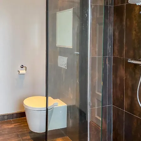 1 Bedroom Amazing In Lägenhet *