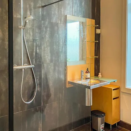 1 Bedroom Amazing In Lägenhet *
