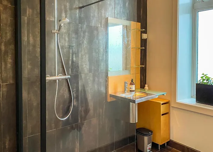 1 Bedroom Stunning In 아파트 *